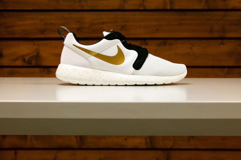 nike roshe gold trophy