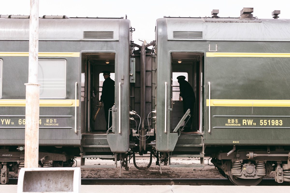 Notre guide ultime du voyage en Transsibérien contient de nombreuses images de trains.