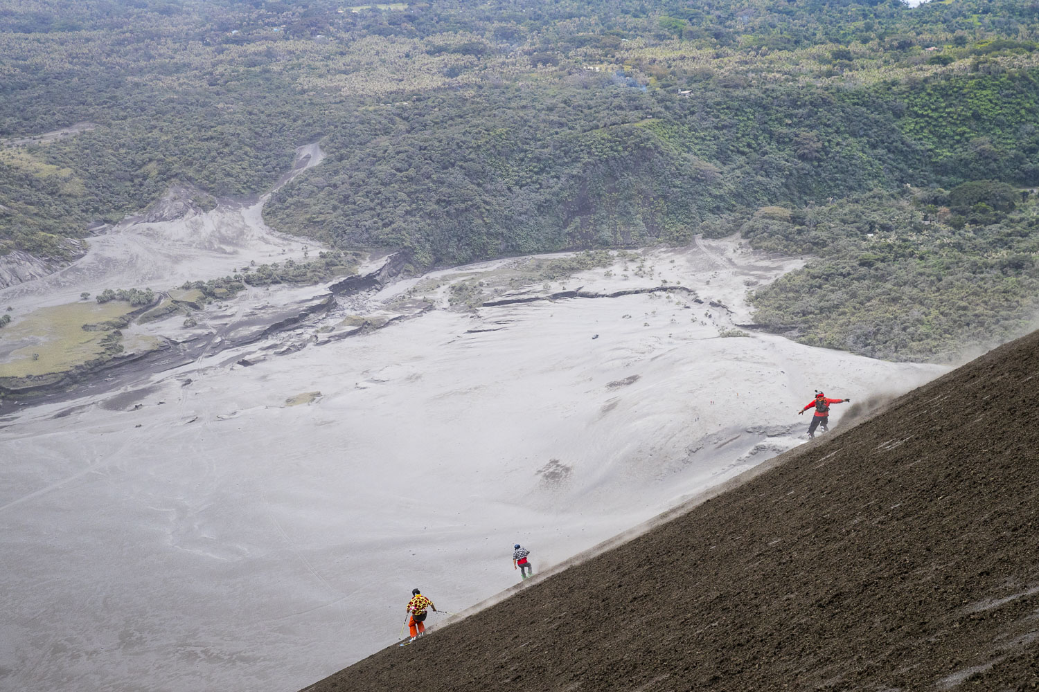 skier sur un volcan au vanuatu