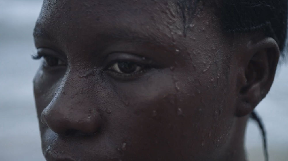 Kadiatu Kamara la surfeuse du documentaire A Million Waves