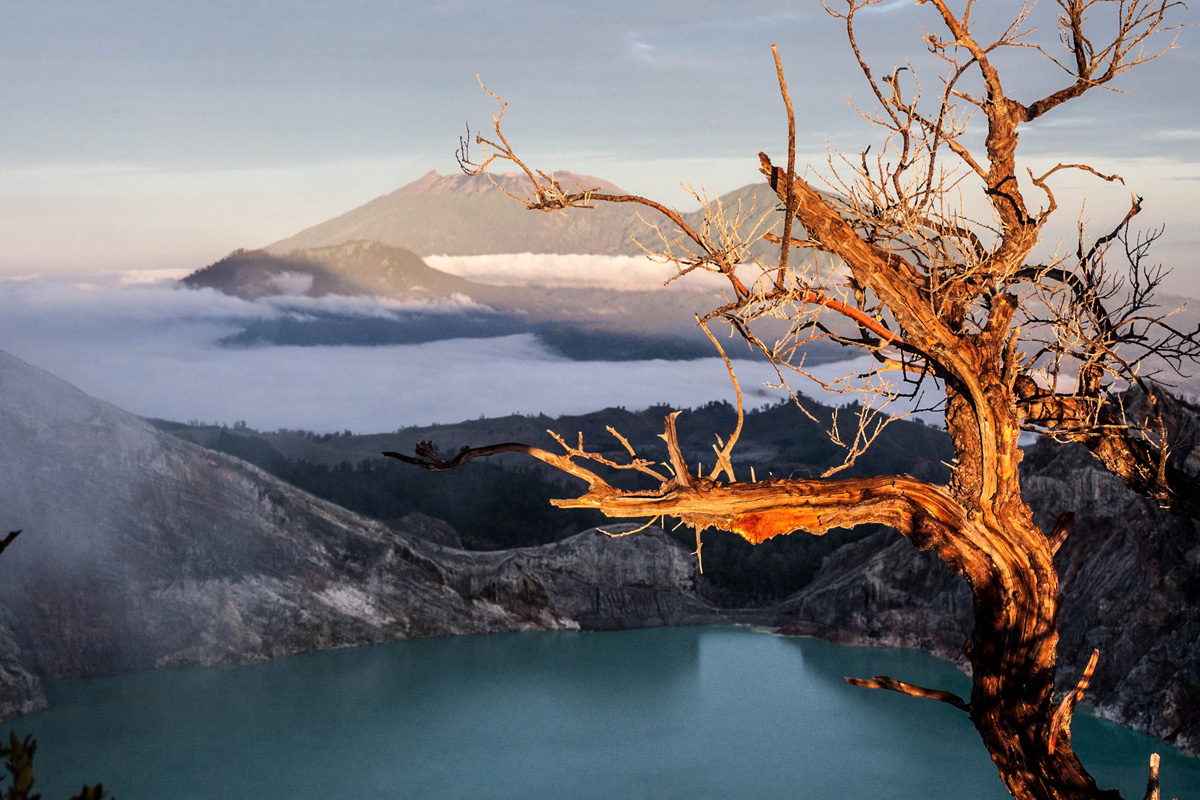 Sur les volcans de Java, en Indonésie