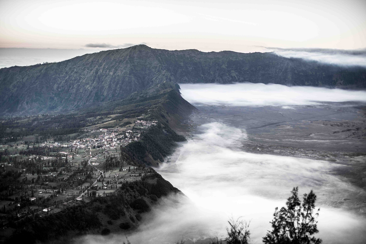 Sur les volcans de Java, en Indonésie