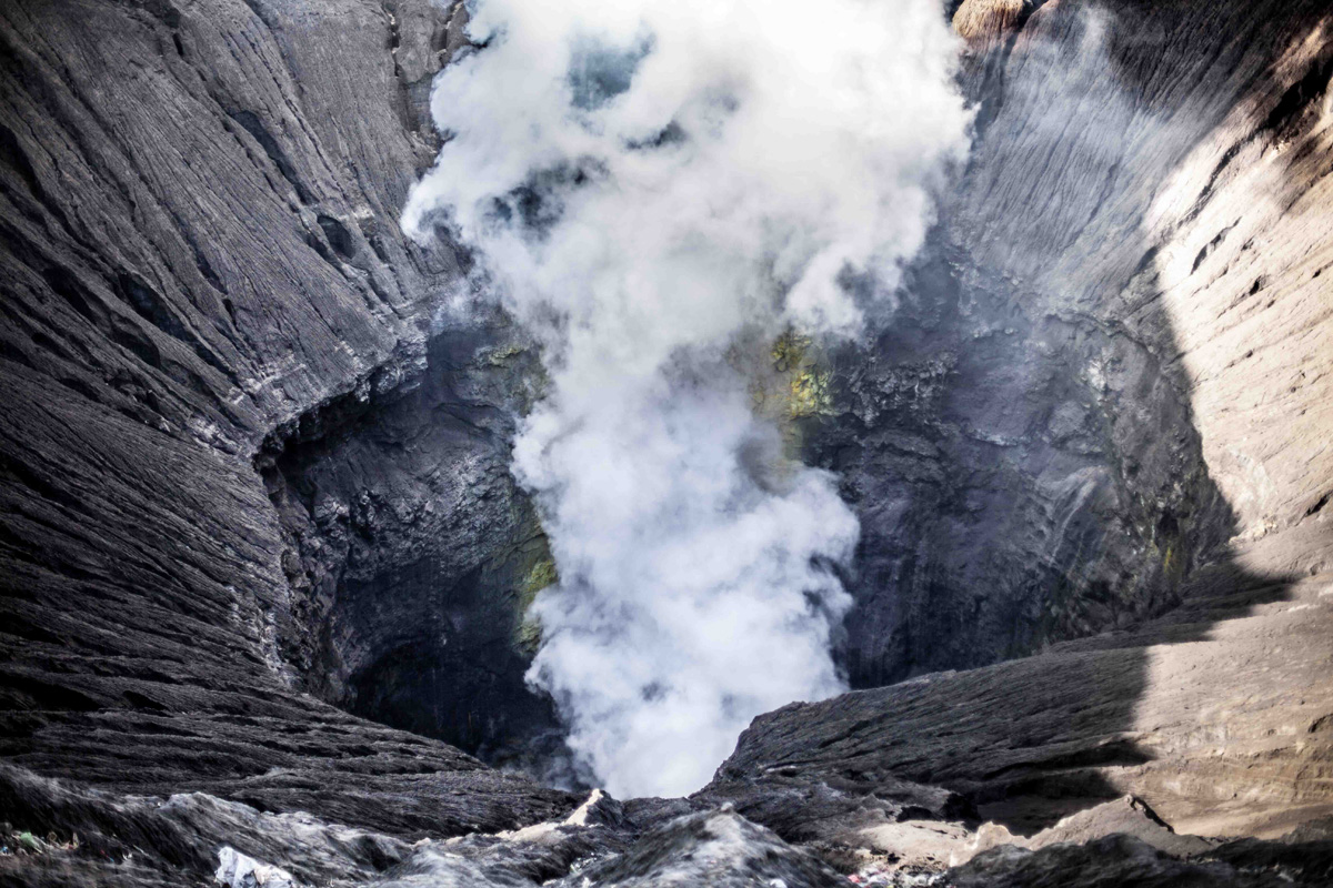 Sur les volcans de Java, en Indonésie