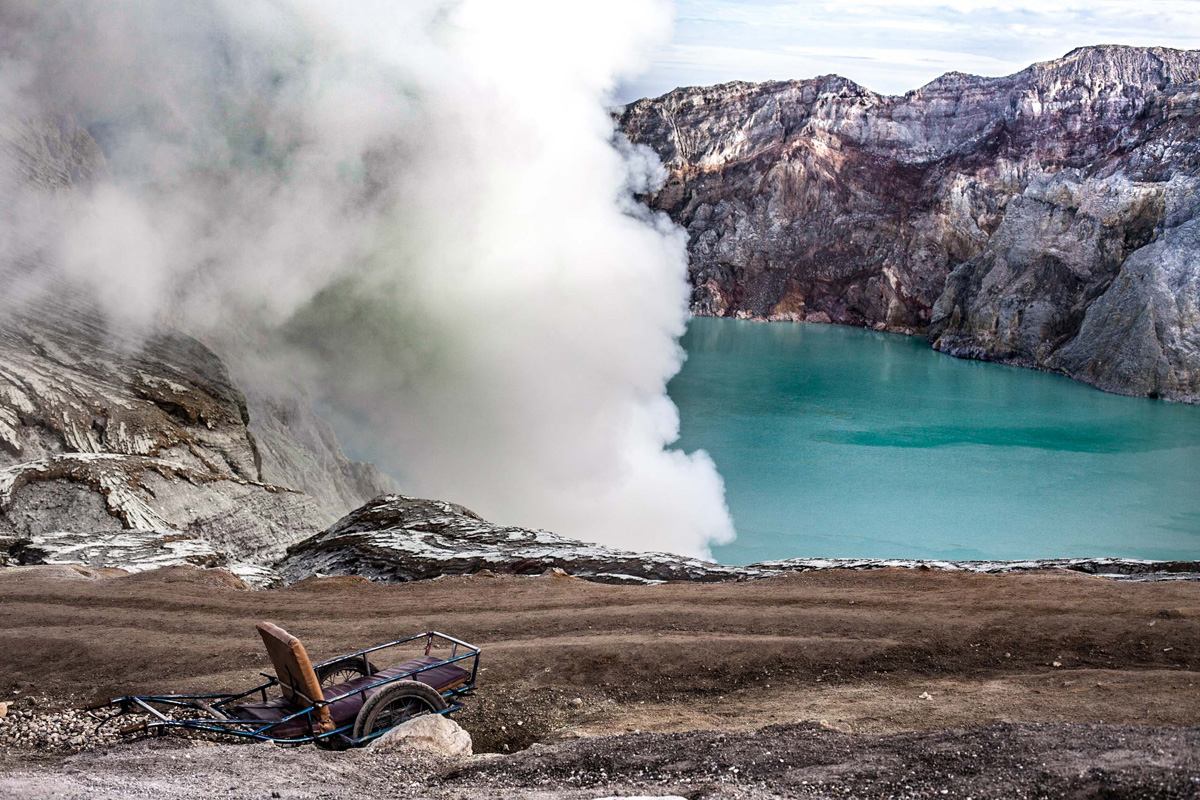 Sur les volcans de Java, en Indonésie
