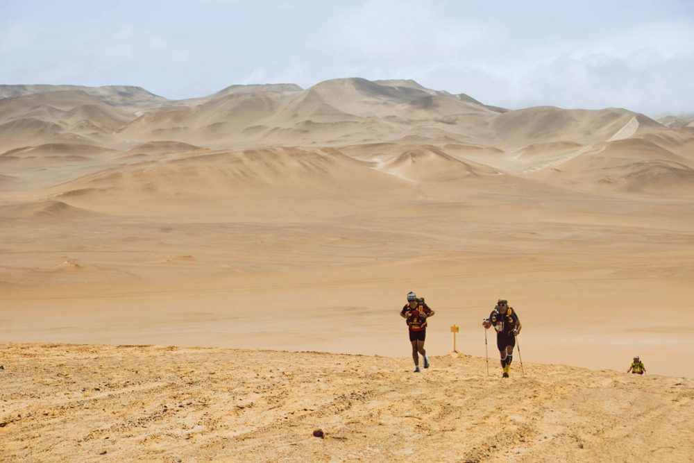 Marcheurs au Pérou pendant le Marathon des Sables.