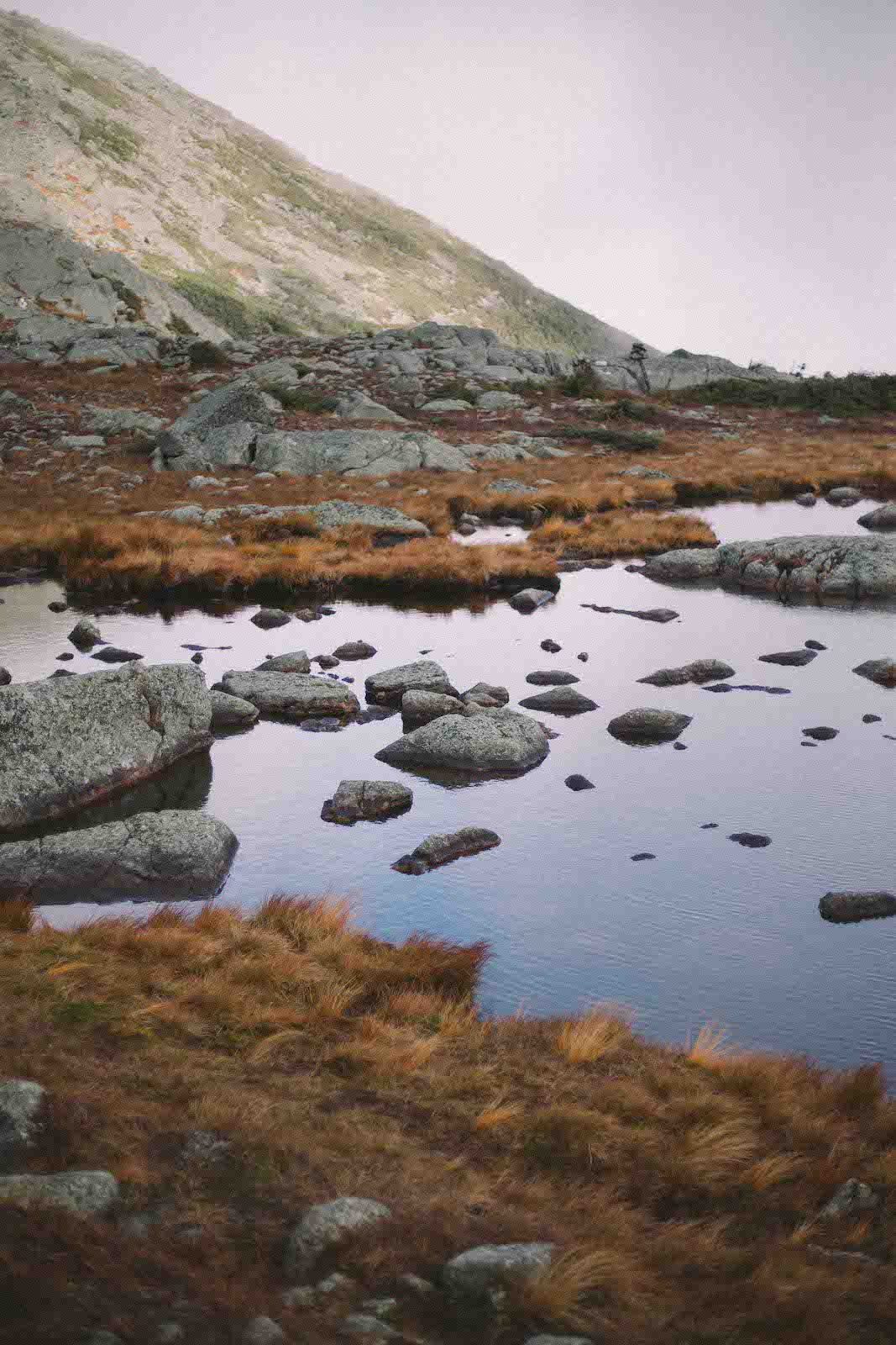 Lac rencontré pendant un trek dans le massif des Présidentielles.