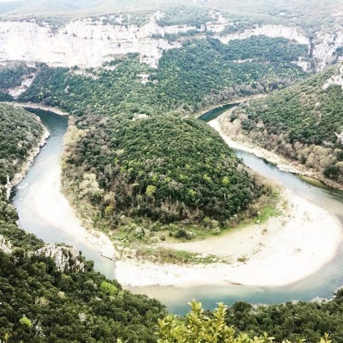 L'Ardèche et ses gorges, les espaces naturels de France sont tous aussi beaux les uns que les autres.