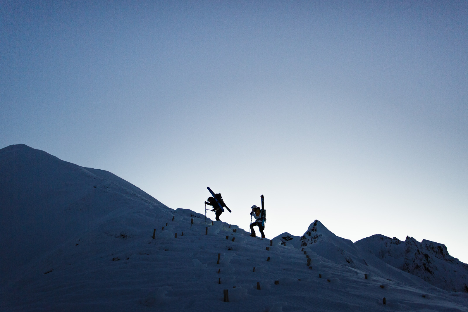 Une initiation à l'alpinisme sur le Puy de Sancy, ski sur le dos pour profiter de la descente