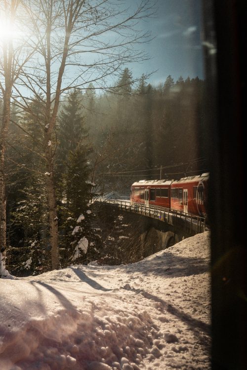 Le petit train qui nous emmène sur le Grande Traversée du Jura à ski de fond