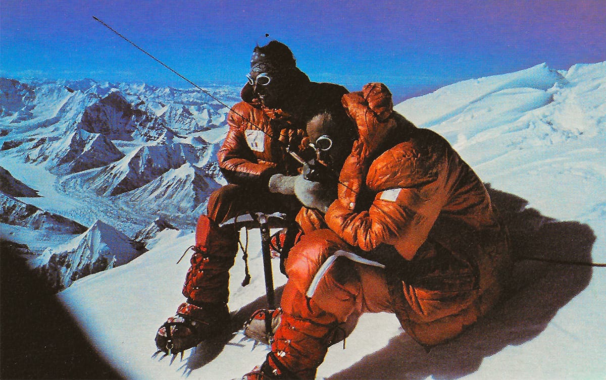 Pierre Mazeaud grimpe l'Everest en 1978 avec l'espoir d'y planter le drapeau français