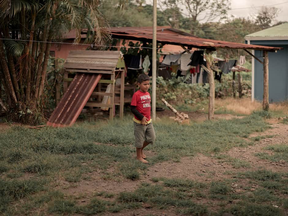 Enfant dans un village du Costa Rica.
