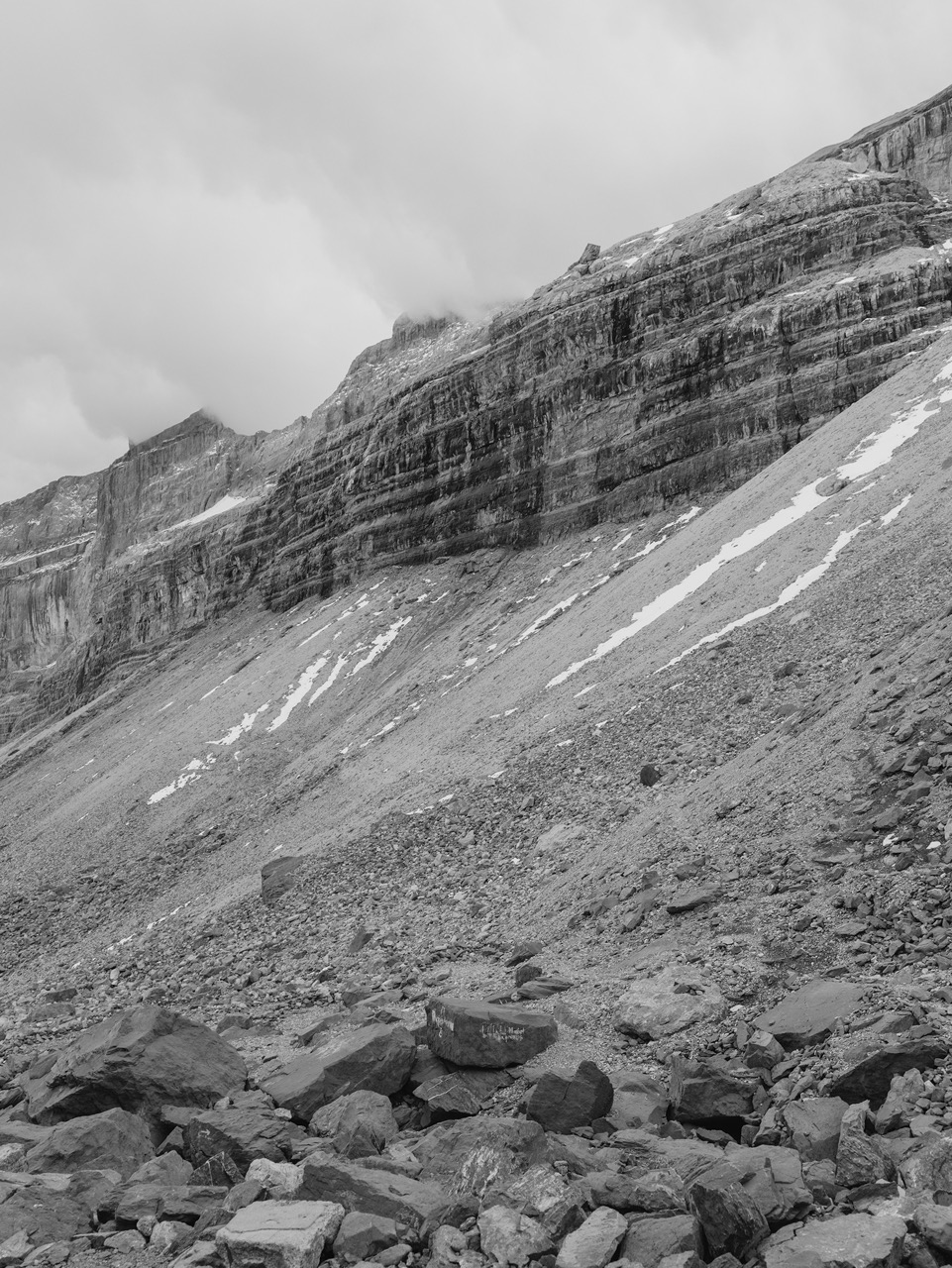 Les paysages sublimes depuis ce refuge des pyrénées