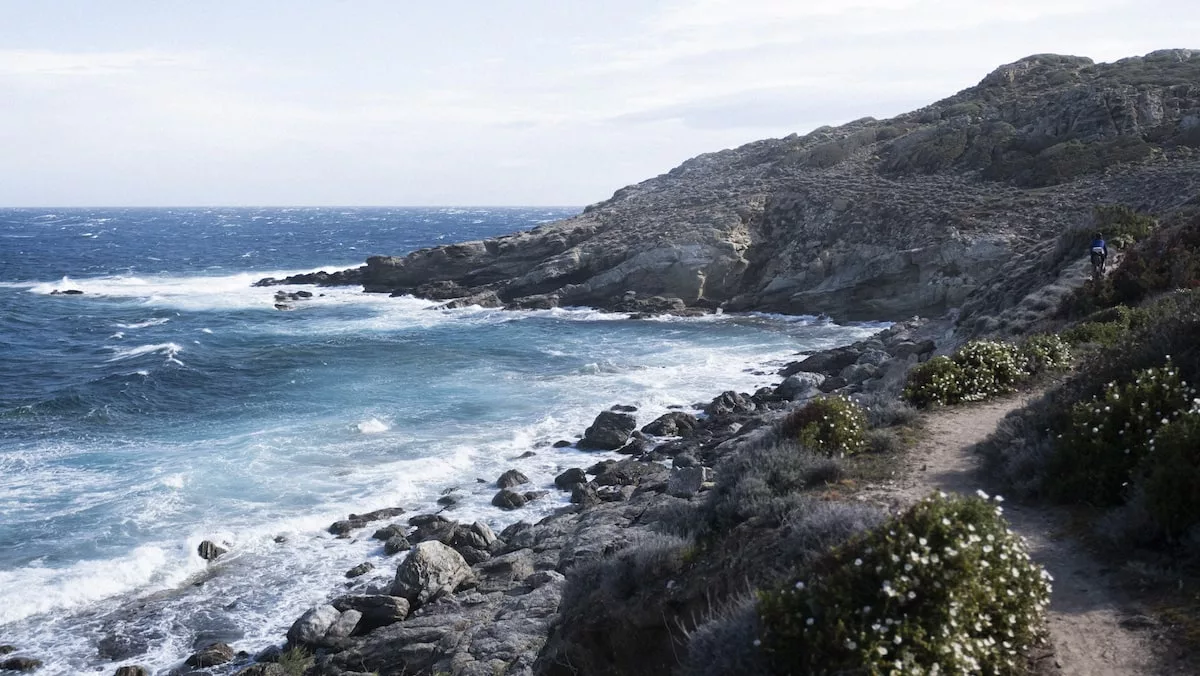 Paysage de la Corse traversé en bikepacking