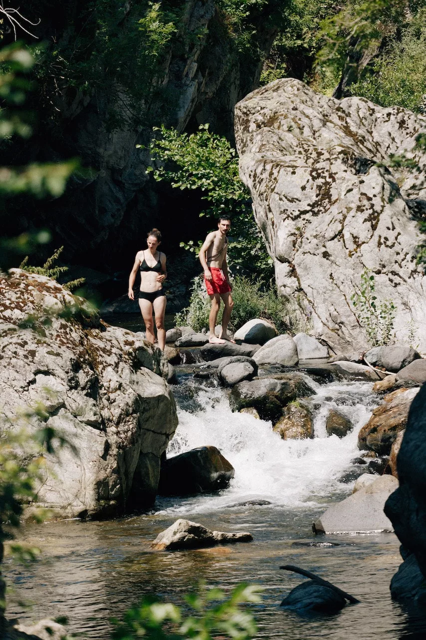 On fait du gravel Ardèche mais on se baigne aussi. 